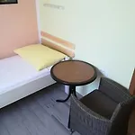 Cinema House Single&double Rooms&studio Pensión