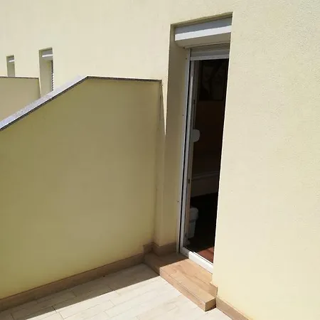 Cinema House Single & Double & Affittacamere 2*