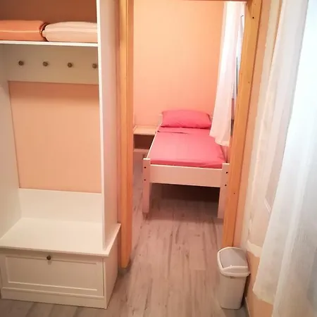 Cinema House Single & Double & 2* Pula