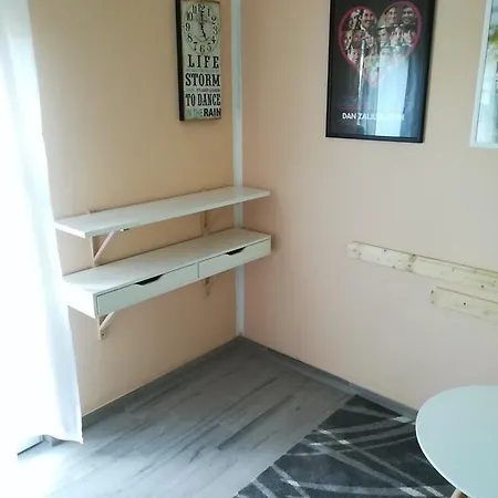 Cinema House Single & Double & 2* Pula