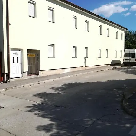 Cinema House Single & Double & Pensionat 2*