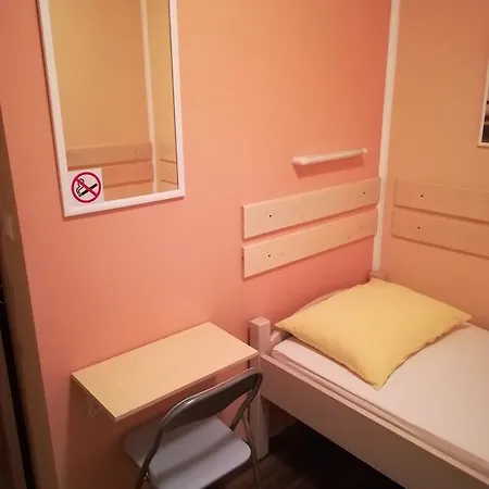 Cinema House Single & Double & Guest house Pula