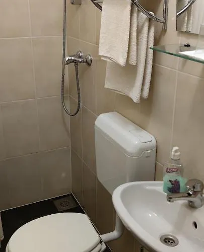 Cinema House Single & Double & 2* Pula