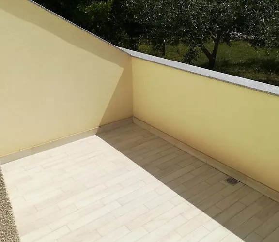 Cinema House Single & Double & Guest house Pula