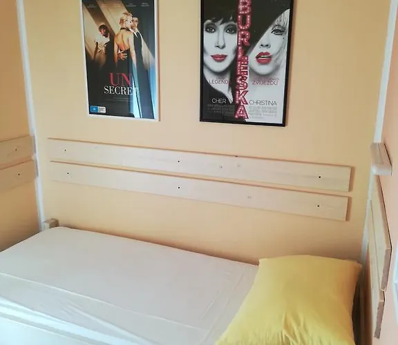 Cinema House Single & Double & Гостевой дом 2*