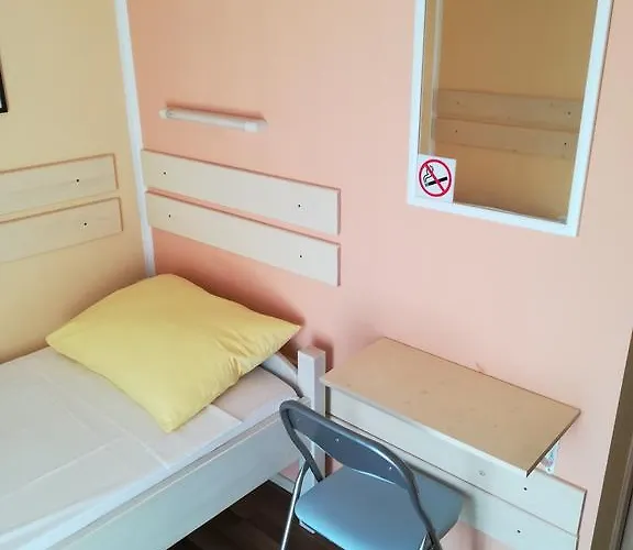 Cinema House Single & Double & 2* Pula