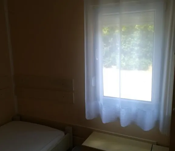 Guest house Cinema House Single & Double & Pula