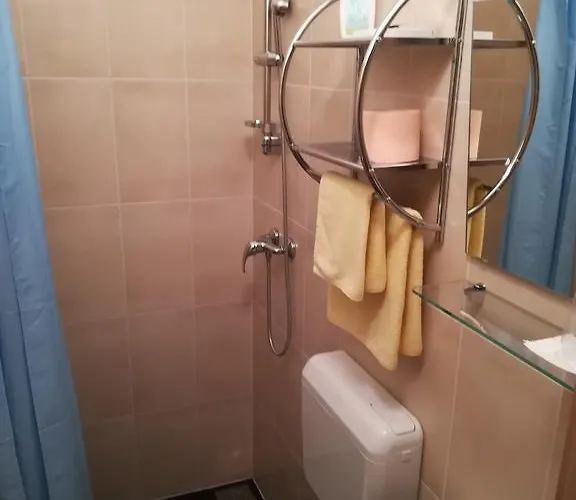 Cinema House Single & Double & 2* Пула