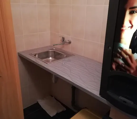 Cinema House Single & Double & 2* Пула