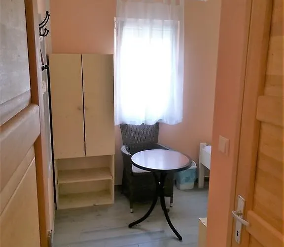 Cinema House Single & Double & Гостевой дом 2*