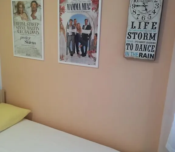 בית הארחה Cinema House Single & Double & 2*