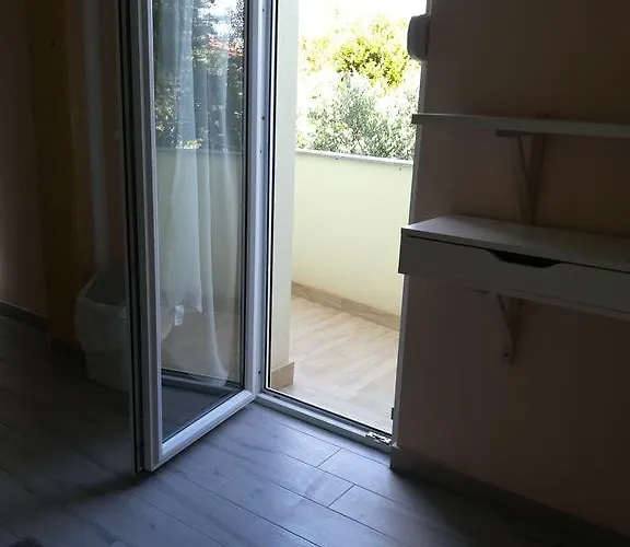 Cinema House Single & Double & Guest house Pula