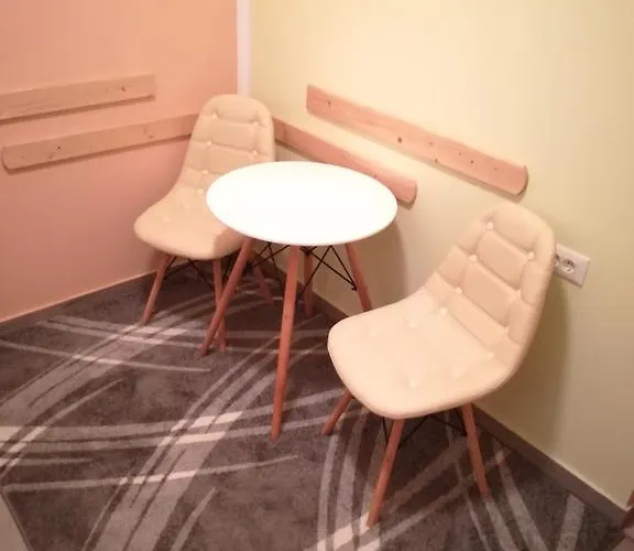 Cinema House Single & Double & Пула