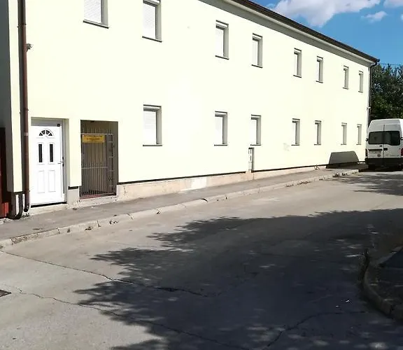 Cinema House Single & Double & Guest house 2*