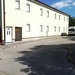 Cinema House Single & Double & بيت ضيافة 2*