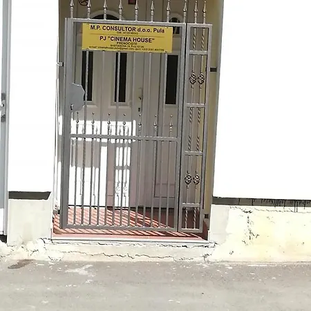 招待所 Cinema House Single & Double & 2*