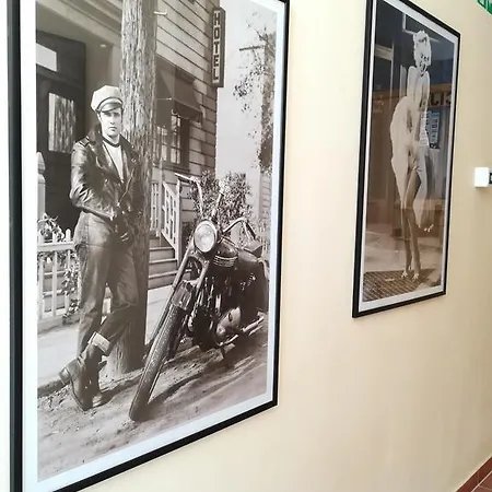 招待所 Cinema House Single & Double &