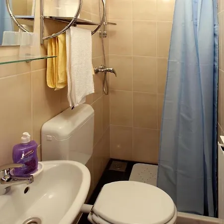 招待所 Cinema House Single & Double & 普拉