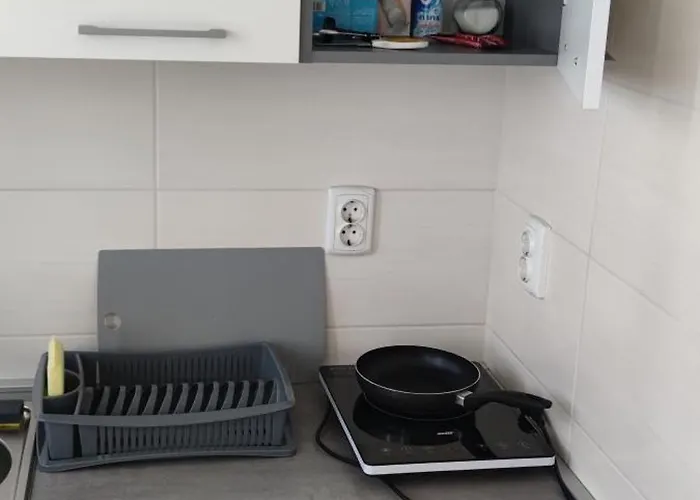 Cinema House Single & Double & 2* Pula