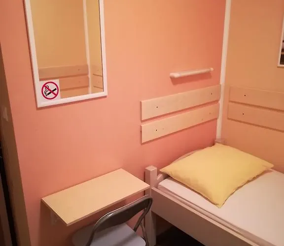 Cinema House Single & Double & Penzion Pula