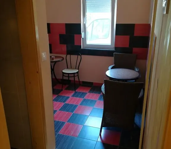 Penzion Cinema House Single & Double & 2*