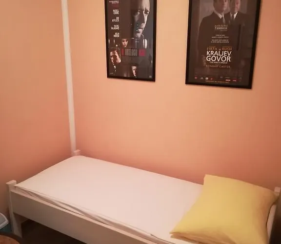 Cinema House Single & Double & Penzion