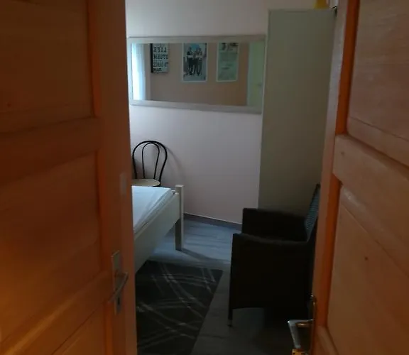 Penzion Cinema House Single & Double &