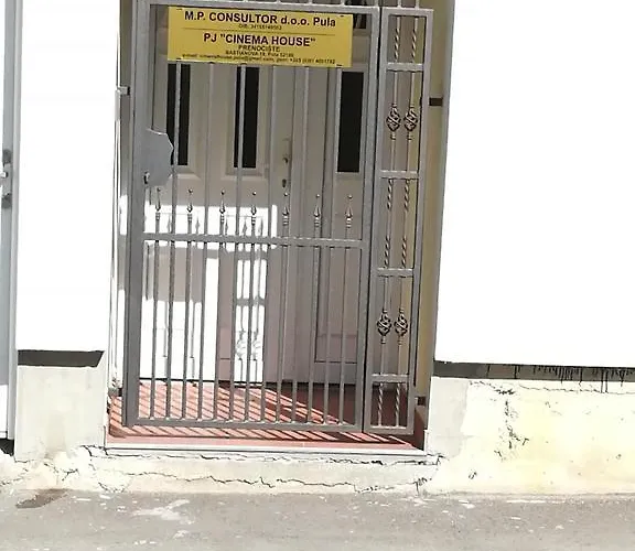 Penzion Cinema House Single & Double & 2*