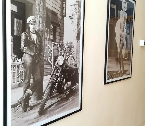 Penzion Cinema House Single & Double &